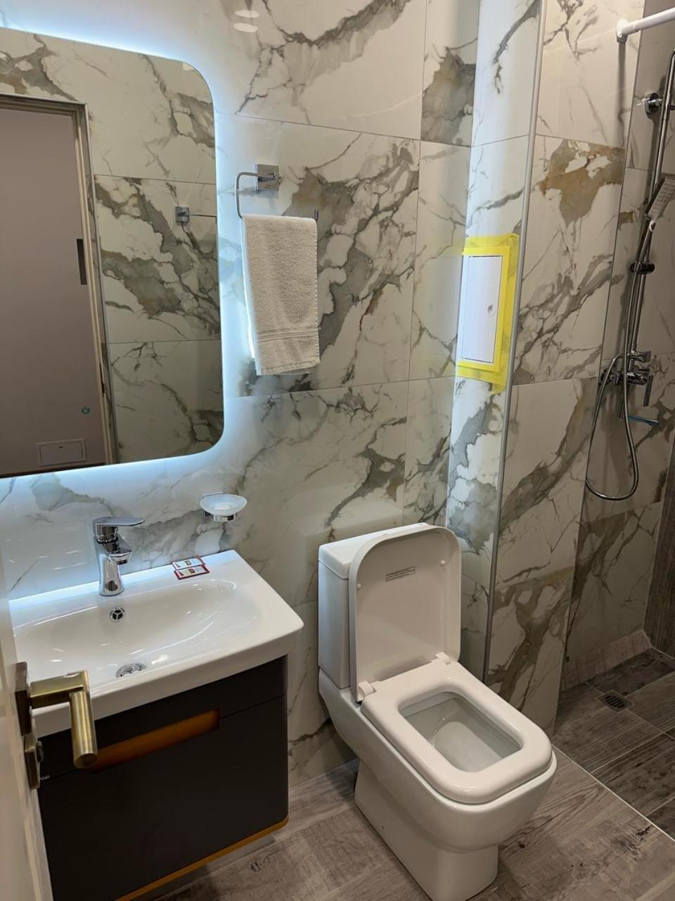 Hotel Lux Plaza P'arak'ar Zewnętrze zdjęcie