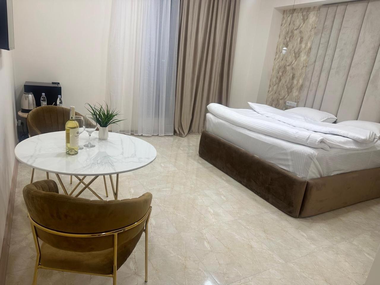Hotel Lux Plaza P'arak'ar Zewnętrze zdjęcie