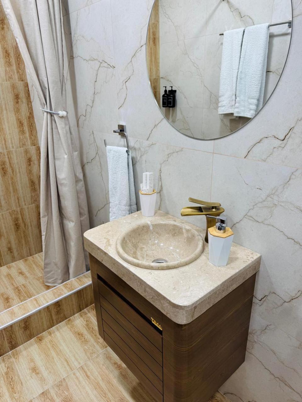 Hotel Lux Plaza P'arak'ar Zewnętrze zdjęcie