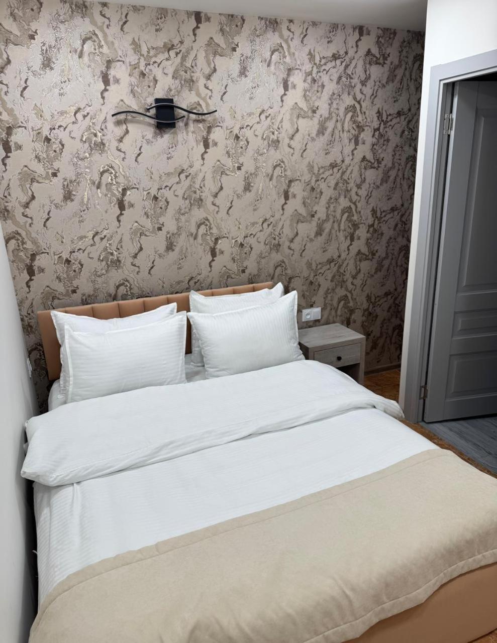 Hotel Lux Plaza P'arak'ar Zewnętrze zdjęcie