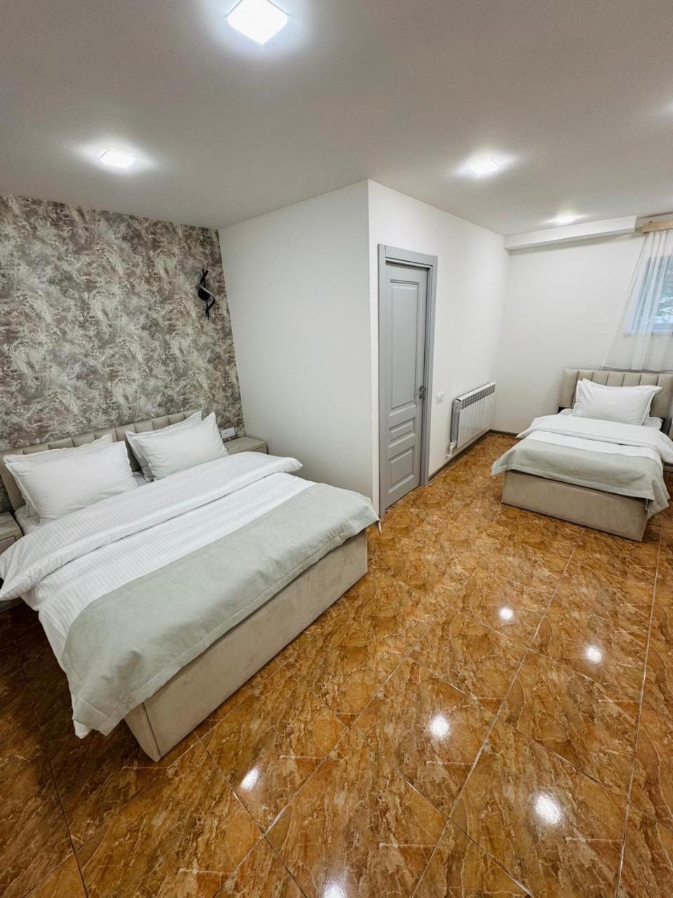 Hotel Lux Plaza P'arak'ar Zewnętrze zdjęcie
